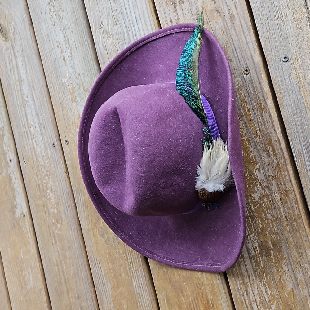 Purple peachfelt hat with feathers.